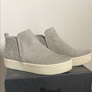 Women's dolce vita Gray ankle boots. Size 8. Like new. Worn once